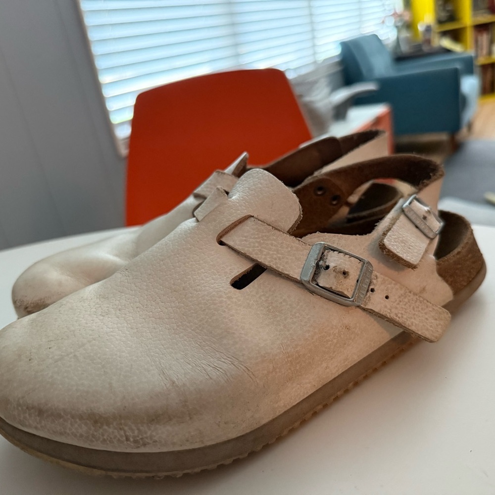 Used Birkenstock Tokio White with Adjustable Strap size 40!